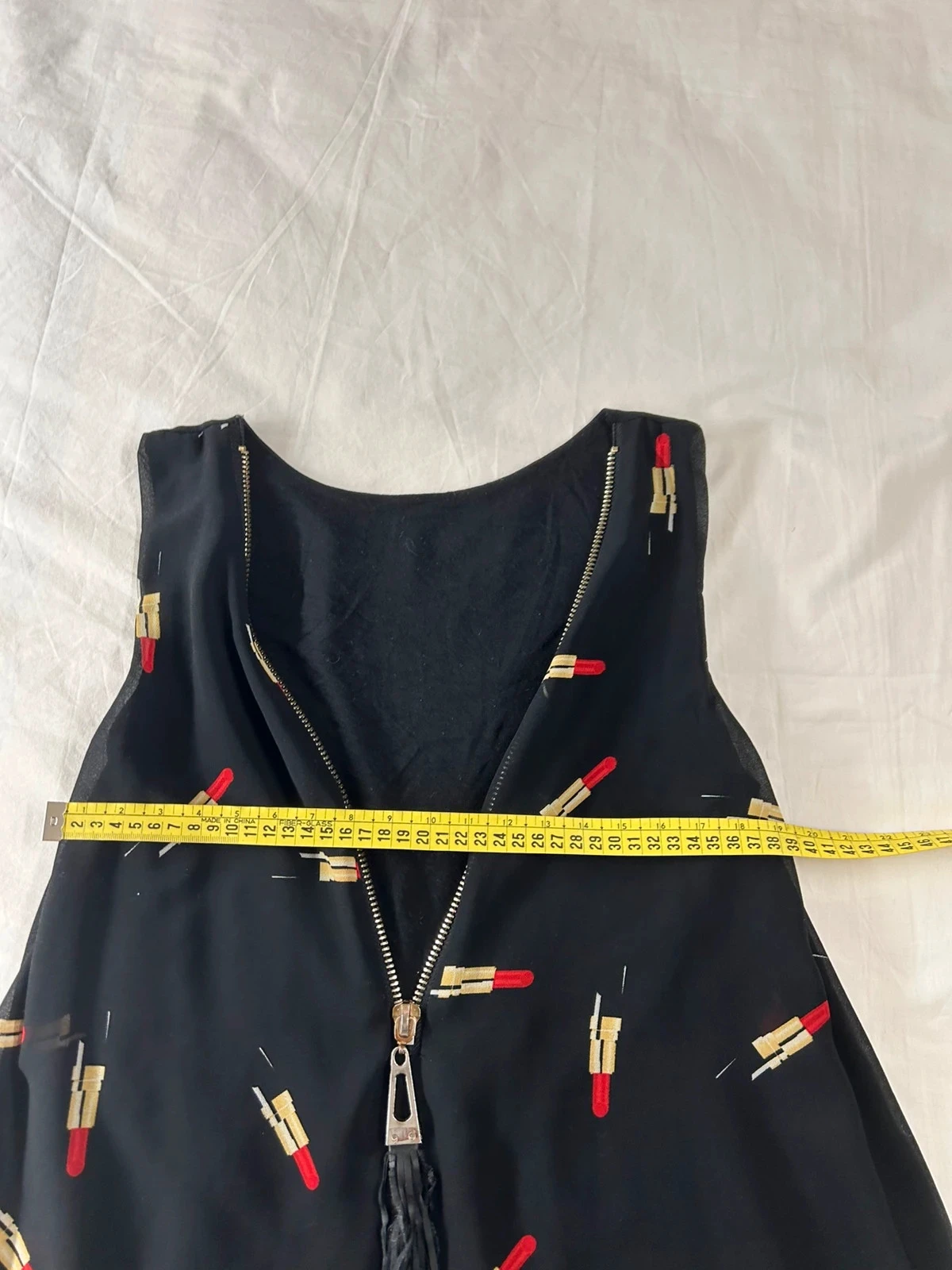 Top tank preto com estampas vintage – photo 5